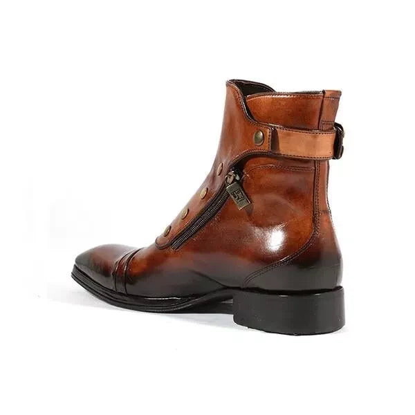 Botines de cuero marrón para hombre con cremallera lateral, correa con hebilla y puntera.