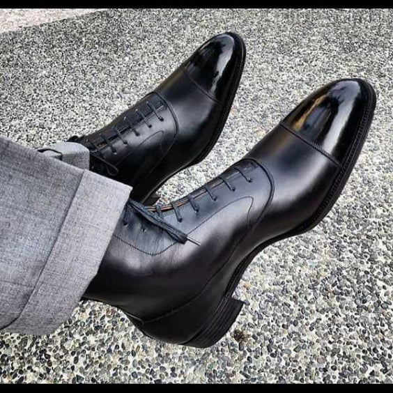 Men’s Black Leather Lace-Up Cap Toe Ankle Boots with Polished Finish