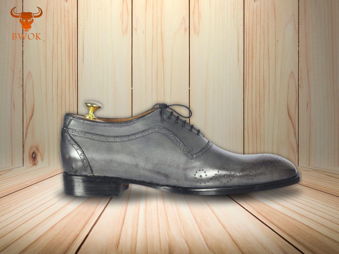Handgefertigte Oxford-Schuhe mit grauer Patina: Leder-Fullbrogues