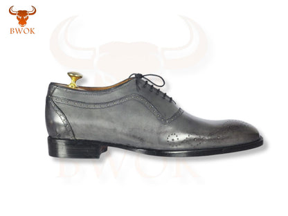 Handgefertigte Oxford-Schuhe mit grauer Patina: Leder-Fullbrogues