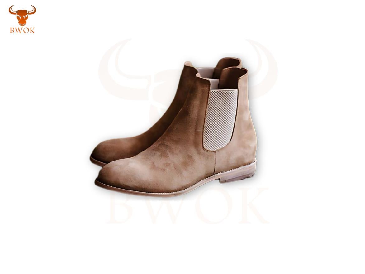 Handgemachte Chelsea Boots aus mattem Leder: Knöchelhohe Stiefel in Kaffeebraun