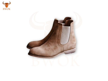 Handgemachte Chelsea Boots aus mattem Leder: Knöchelhohe Stiefel in Kaffeebraun