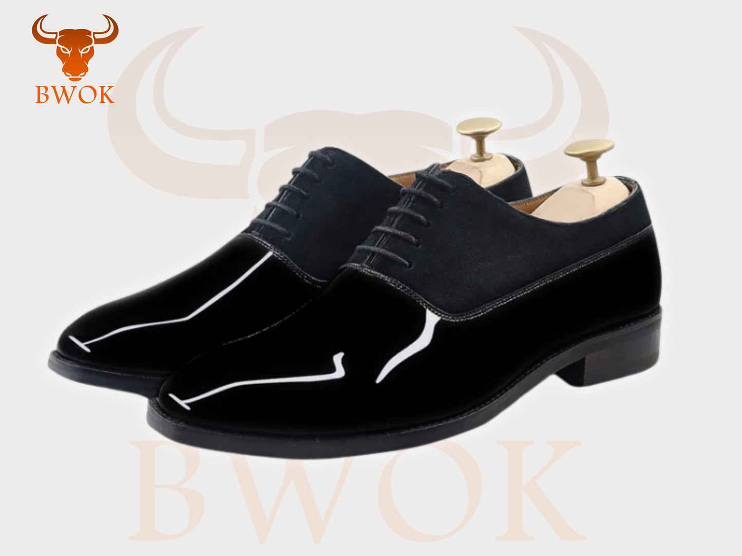 Handgemachte schwarze Lackleder-Oxford-Schuhe: Anzugschuhe aus Samtveloursleder